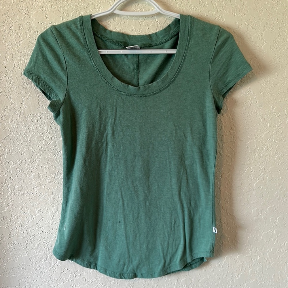EUC Venley green T-Shirt size small